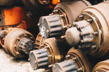 Eski araba girişi veya iğ