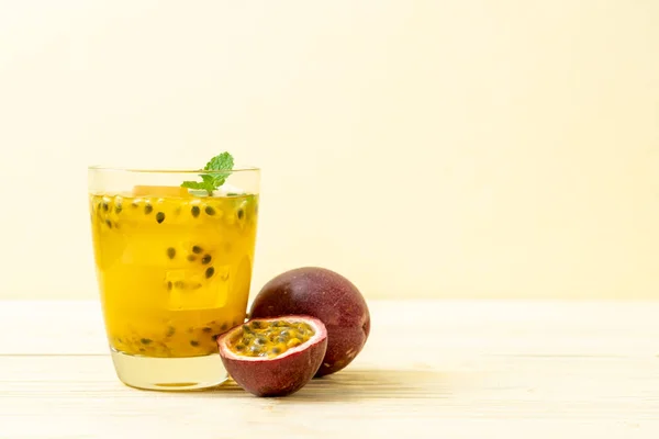 Fresh Iced Passion Fruit Juice Healthy Drink — Stock Photo, Image