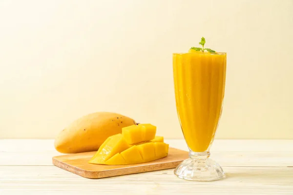 Taze Mango Smoothies Sağlıklı Yiyecek Içecek Konsepti — Stok fotoğraf