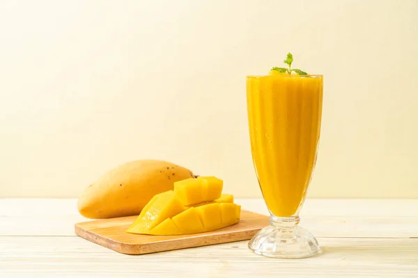 Fresh Mango Smoothies Healthy Food Drink Concept — Stock Photo, Image