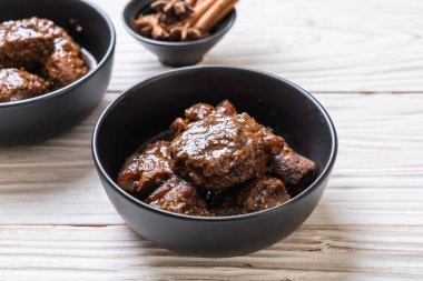 herb - Phuket Tayland geleneksel gıda tarzı ile domuz eti güveç