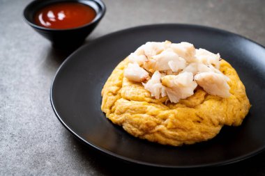 omlet Yengeç eti ve chili sos ile