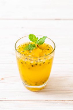 taze ve buzlu meyve suyu - sağlıklı içecek