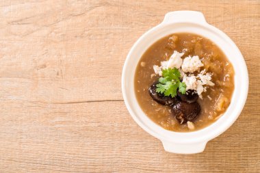 Yengeç kase kırmızı et suyu çorbası kızarmış balık Maw