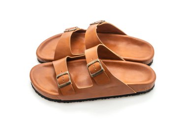 Erkekler beyaz arka plan üzerinde izole sandalet deri