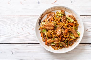 tavada kızartılmış yakisoba noodle pork - Asya gıda tarzı ile