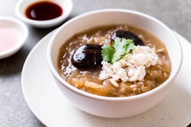 Yengeç kase kırmızı et suyu çorbası kızarmış balık Maw