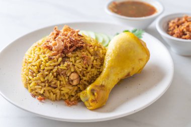 Tavuk - Müslüman gıda tarzı ile Müslüman sarı pirinç