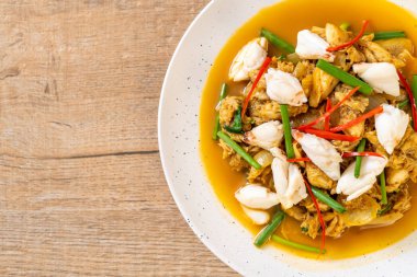 Fried yengeç ile toz köri - Tayland mutfağı