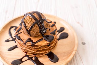 Çikolatalı dondurma plaka ile gözleme