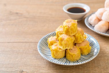 Çin karides pişmiş hamur tatlısı - Asya gıda tarzı
