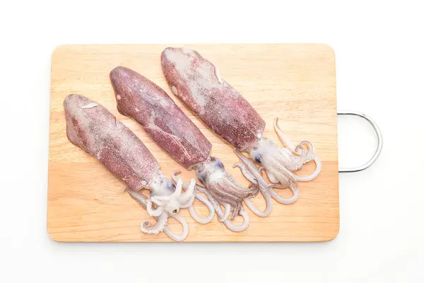 taze ahtapot veya mürekkep çiğ beyaz arka plan üzerinde izole