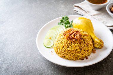 Tavuk - Müslüman gıda tarzı ile Müslüman sarı pirinç