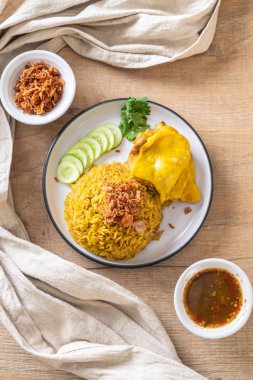 Tavuk - Müslüman gıda tarzı ile Müslüman sarı pirinç