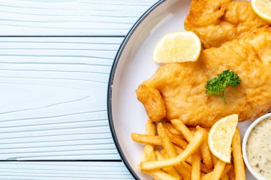 Balık ve patates kızartması. Sağlıksız yiyecekler.
