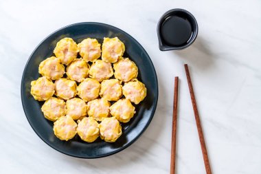 Karides Çince buğulanmış Dumpling sos ile