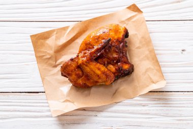 Masada ızgara ve ızgara tavuk.