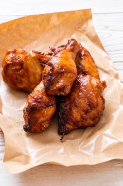 Masada ızgara ve ızgara tavuk.