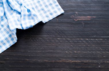 mutfak bezi (peçete) kopya alanı ile ahşap arka plan üzerinde