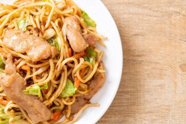 tavada kızartılmış yakisoba noodle pork - Asya gıda tarzı ile