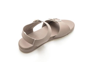 Kadınlar beyaz arka plan üzerinde izole sandalet deri