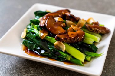 Sarımsaklı istiridye soslu kızarmış Hong Kong Kale heyecan