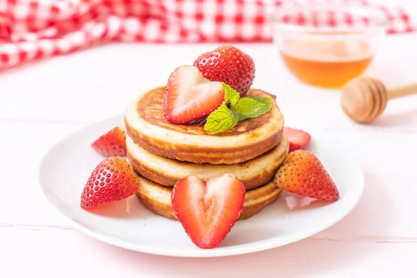 Souffleurpfannkuchen Mit Frischen Erdbeeren — Stockfoto