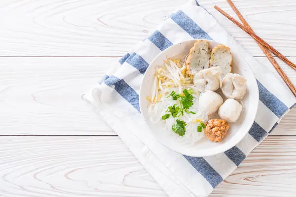Лапша Рыбным Мячом Супе Азиатский Стиль Питания — стоковое фото