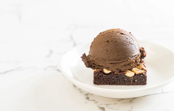 Brownies Chocolate Com Sorvete Chocolate Mesa — Fotografia de Stock