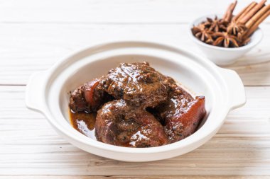 herb - Phuket Tayland geleneksel gıda tarzı ile domuz eti güveç