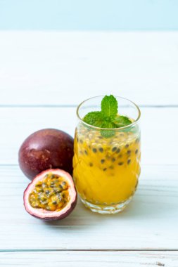 taze ve buzlu meyve suyu - sağlıklı içecek
