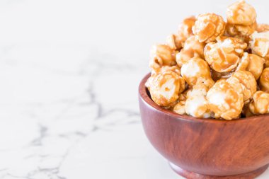 Patlamış Mısır ile karamel kase