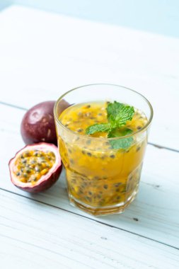 taze ve buzlu meyve suyu - sağlıklı içecek