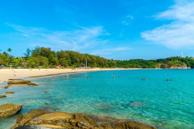 Güzel tropikal plaj ve deniz - tatil tatil kavramı