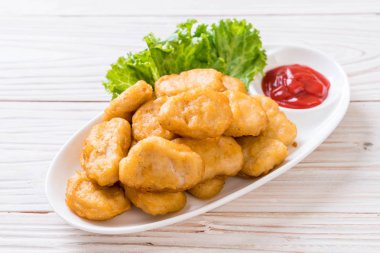 Soslu tavuk nugget, sağlıksız yemek.
