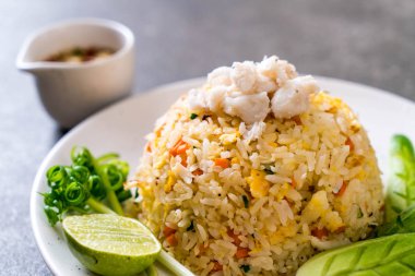 Sebzeli kızarmış pirinç.