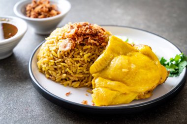 Tavuk - Müslüman gıda tarzı ile Müslüman sarı pirinç