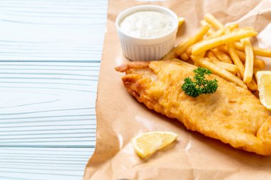 Balık ve patates kızartması. Sağlıksız yiyecekler.