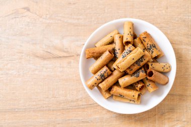 Taylandlı çıtır Hindistan cevizi roll - Tay tatlı snack