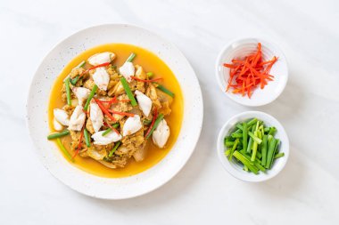 Fried yengeç ile toz köri - Tayland mutfağı