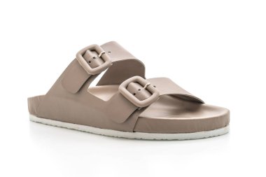 Kadınlar beyaz arka plan üzerinde izole sandalet deri