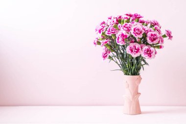 ahşap arka plan kopya alanı ile pembe bahar çiçek