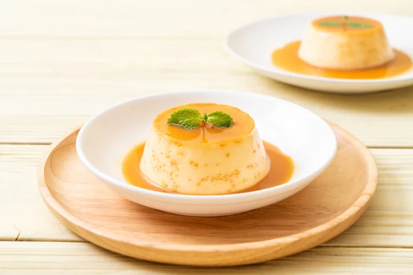 Homemade Caramel Custard Pudding Mint — Stock Photo, Image