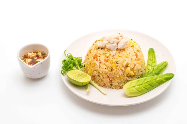 Gebratener Reis Mit Krabben Isoliert Auf Weißem Hintergrund — Stockfoto
