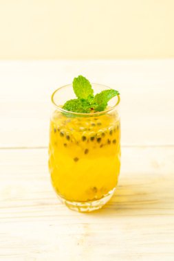 taze ve buzlu meyve suyu - sağlıklı içecek