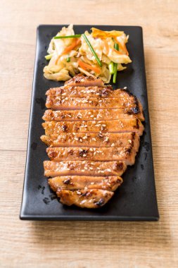 sebze - Asya tarzı ile dilimlenmiş domuz biftek ızgara