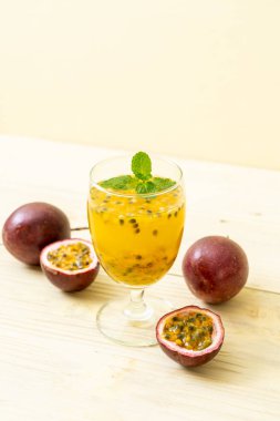 taze ve buzlu meyve suyu - sağlıklı içecek