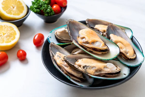 Fresh Mussel Black Bowl — Stock Photo, Image