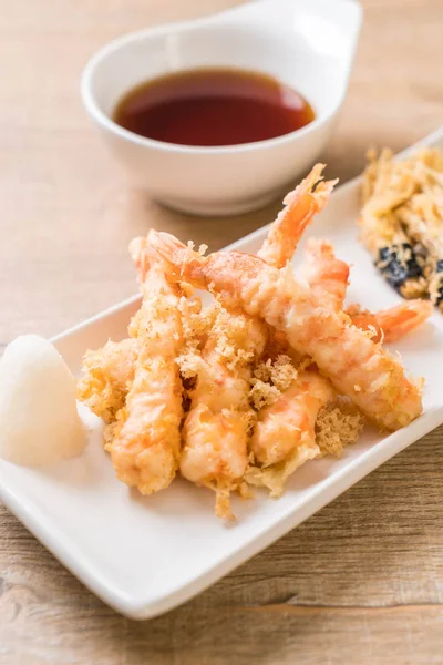 karides tempura (hırpalanmış kızarmış karides) sebze - Japon gıda tarzı