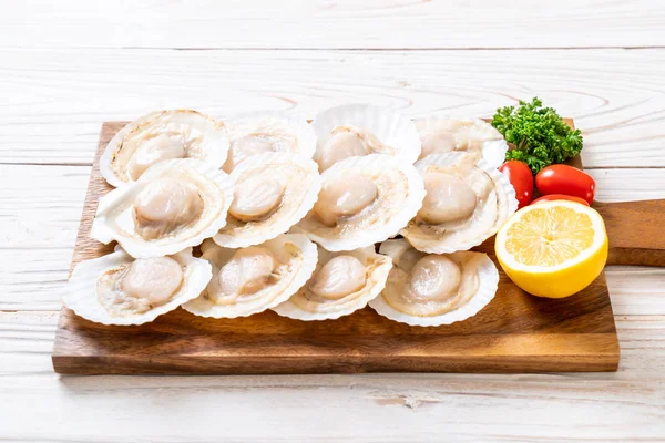 Fresh Shell Scallop Wood Board — Stock Photo, Image